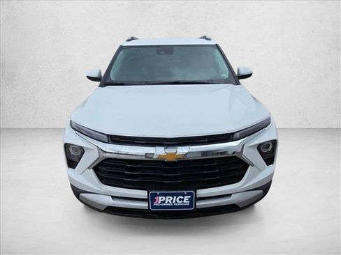 Used 2024 Chevrolet TrailBlazer LT FWD image 2