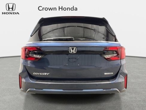 New 2026 Honda Odyssey Touring image 4