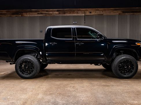 Used 2020 Toyota Tacoma SR5 image 10