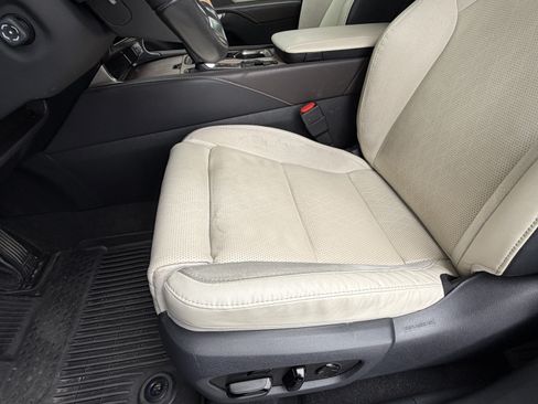 Used 2024 Lexus RX 350 FWD w/ Convenience Package image 16