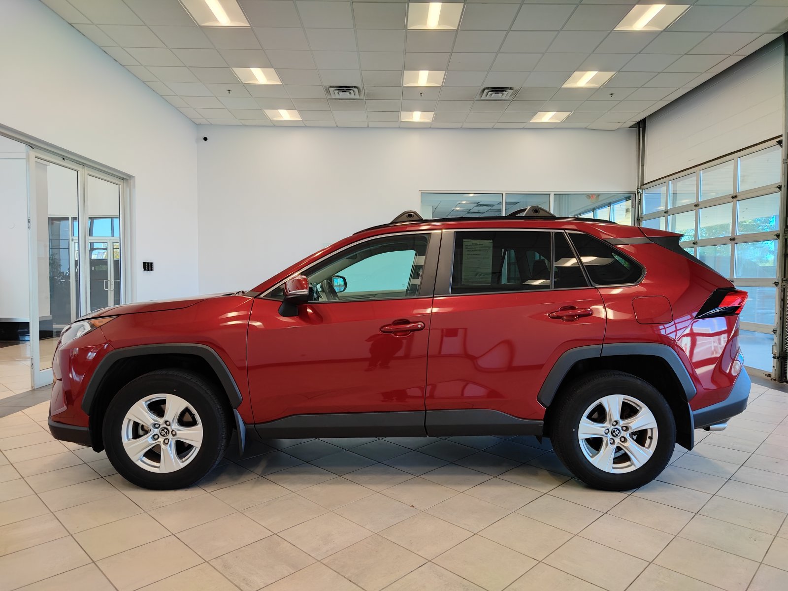 Used 2021 Toyota RAV4 XLE AWD/4WD image 6
