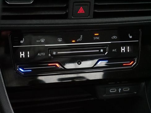 Certified 2025 Volkswagen Jetta SE image 23