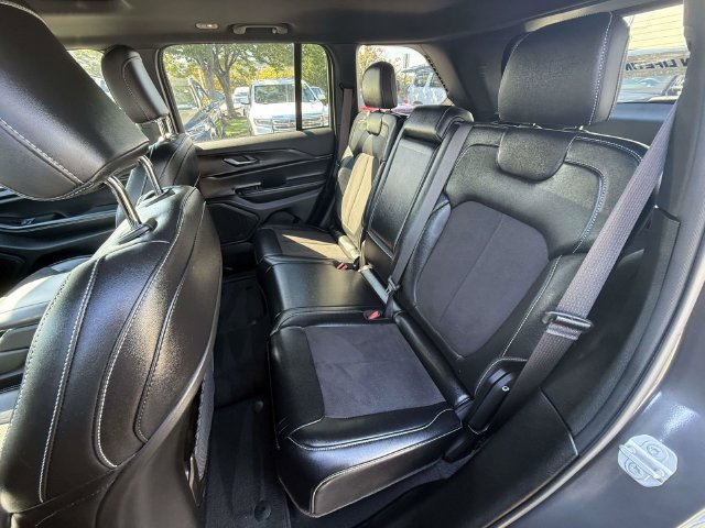 Used 2023 Jeep Grand Cherokee Altitude AWD/4WD image 11
