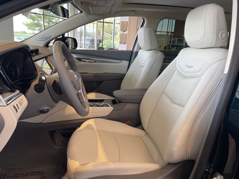 New 2025 Cadillac XT5 Premium Luxury image 9