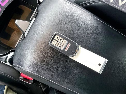 Used 2020 Honda Clarity Touring image 11