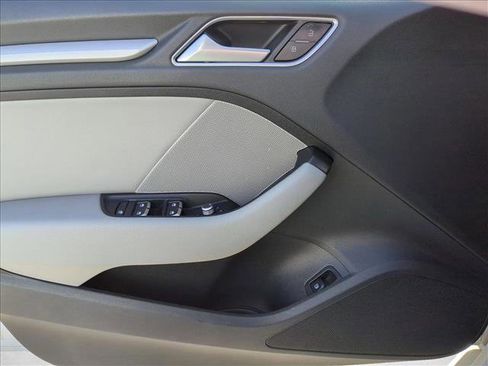 Used 2017 Audi A3 e-tron Premium image 10