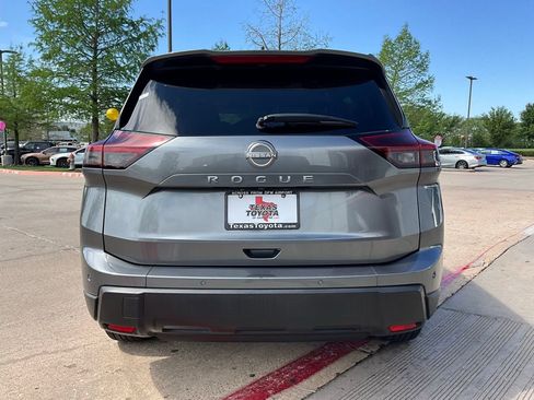 Used 2025 Nissan Rogue SV image 7