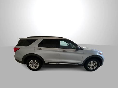 Used 2020 Ford Explorer XLT w/ Equipment Group 202A AWD/4WD image 9