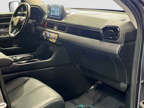 Used 2025 Honda Pilot EX-L image 29