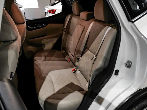 Used 2019 Nissan Rogue Sport SV w/ Technology Package FWD image 32