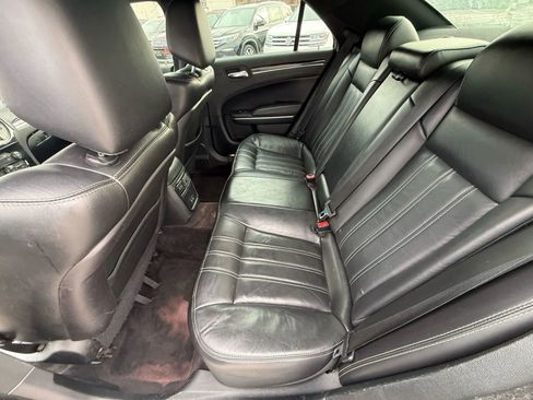 Used 2018 Chrysler 300 S image 12