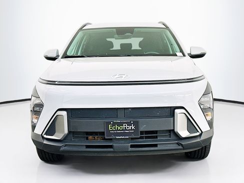 Used 2025 Hyundai Kona SEL image 2