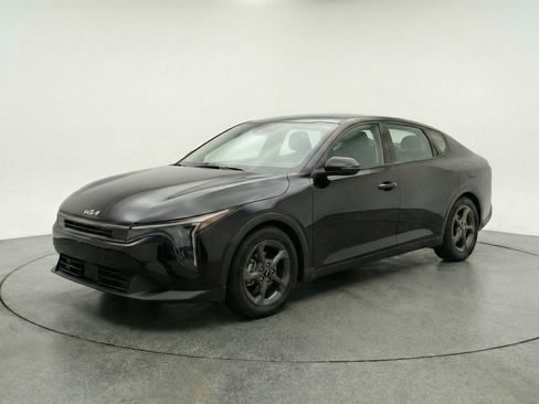 Used 2025 Kia K4 FWD image 3