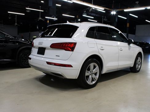 Used 2019 Audi Q5 2.0T Premium Plus w/ Premium Plus Package image 3