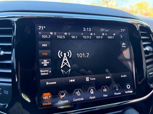 Used 2019 Jeep Grand Cherokee Limited AWD/4WD image 18