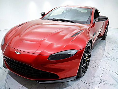 Used 2023 Aston Martin V8 Vantage Coupe RWD image 16