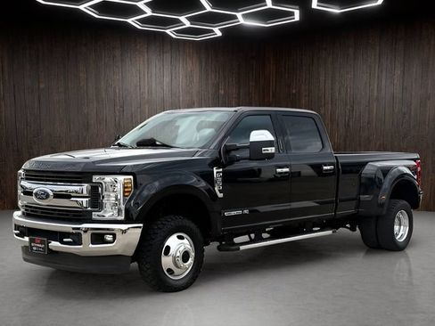 Used 2019 Ford F350 XLT w/ XLT Premium Package AWD/4WD image 4
