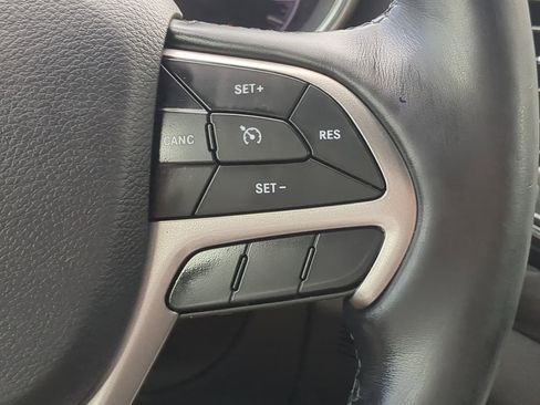 Used 2021 Jeep Grand Cherokee Laredo X image 24