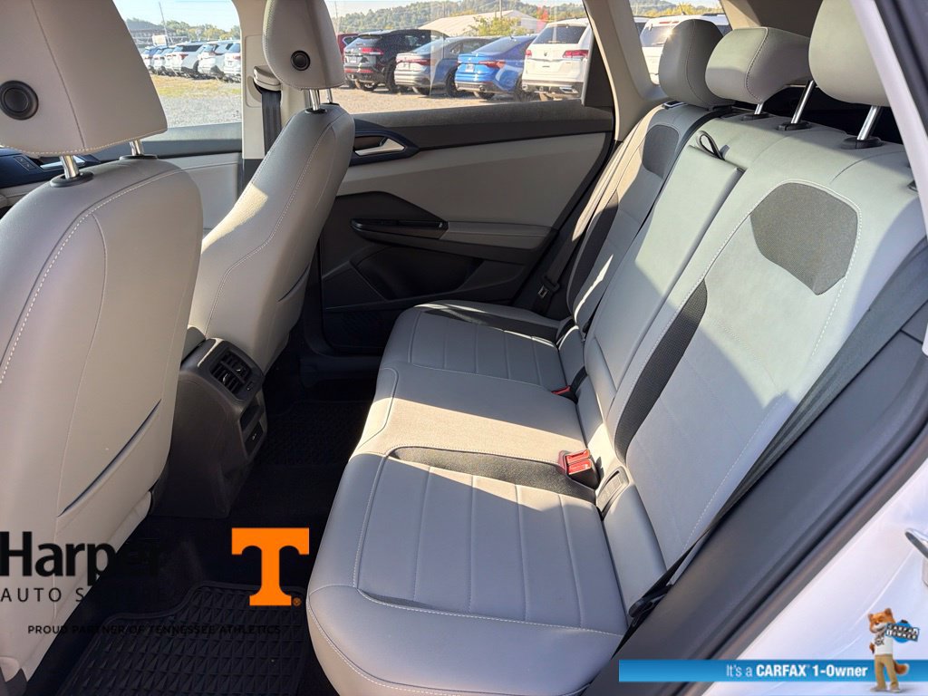 Used 2024 Volkswagen Taos SE w/ Panoramic Sunroof Package FWD image 10