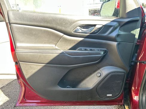 Used 2017 GMC Acadia SLT image 9