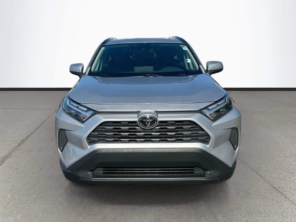 Used 2022 Toyota RAV4 XLE w/ Convenience Package FWD image 2