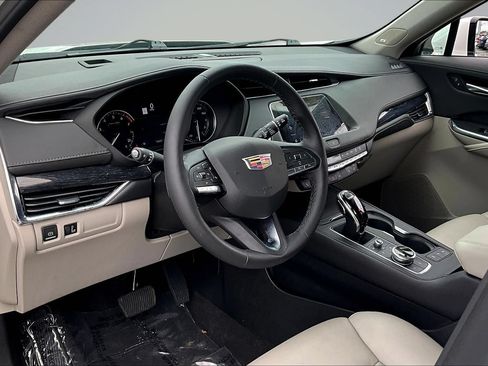 Used 2023 Cadillac XT4 Premium Luxury FWD image 17
