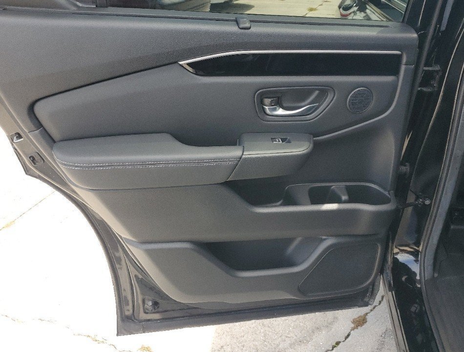 Used 2025 Honda Pilot Touring image 13