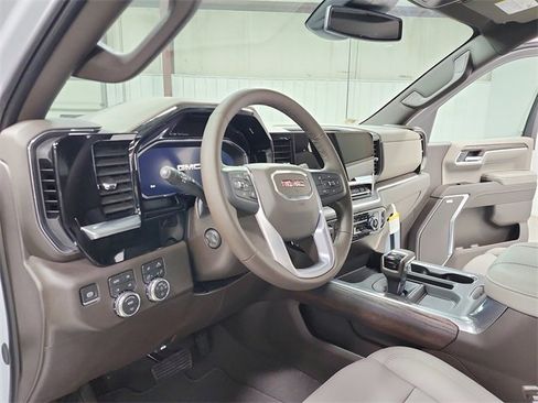 New 2026 GMC Sierra 1500 SLT image 18