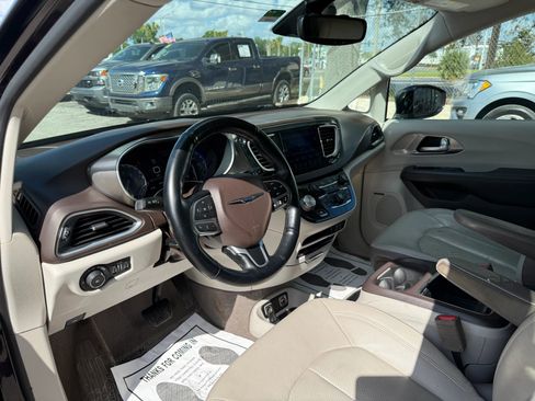 Used 2017 Chrysler Pacifica Touring-L Plus w/ Advanced Safetytec Group image 14