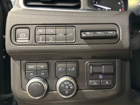 Used 2021 GMC Yukon Denali w/ Denali Premium Package AWD/4WD image 22