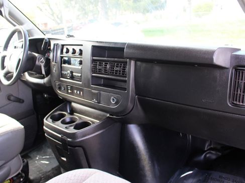 Used 2018 Chevrolet Express 2500 RWD image 29
