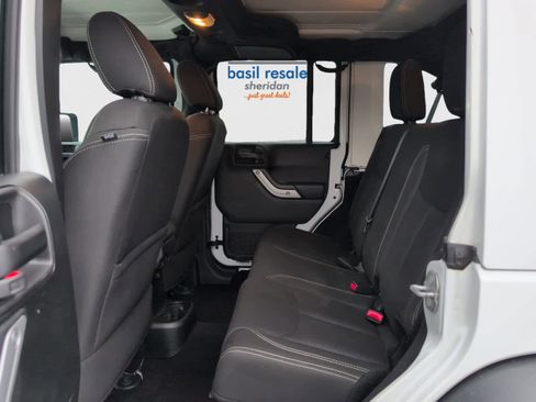 Used 2018 Jeep Wrangler Unlimited Rubicon w/ Cold Weather Group image 20