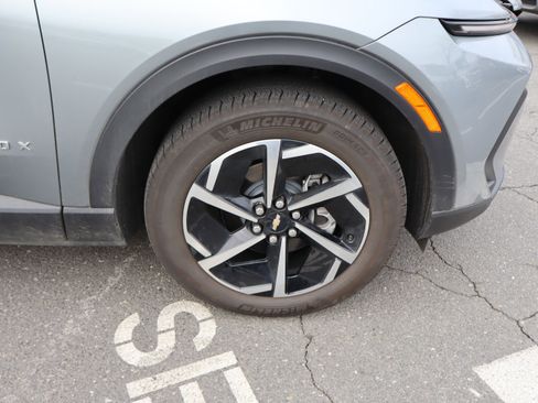 Used 2025 Chevrolet Equinox EV LT image 37