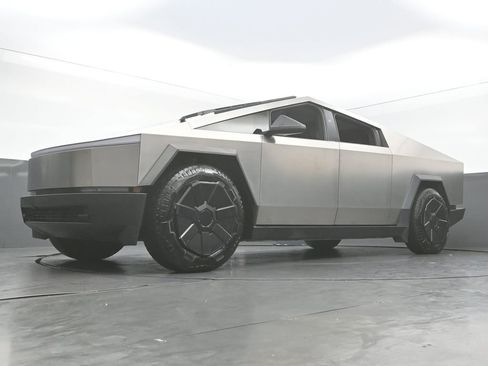 Used 2024 Tesla Cybertruck AWD Crew Cab image 47