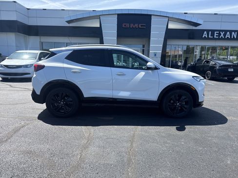 Used 2024 Buick Encore GX Sport Touring AWD/4WD image 2