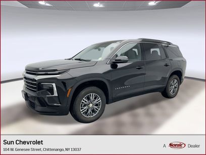 Used 2025 Chevrolet Traverse LT