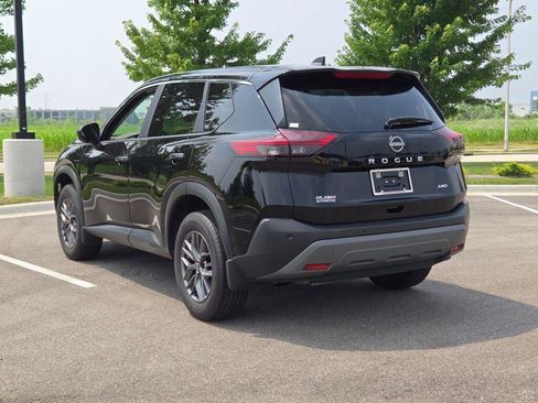 Used 2023 Nissan Rogue S AWD/4WD image 12