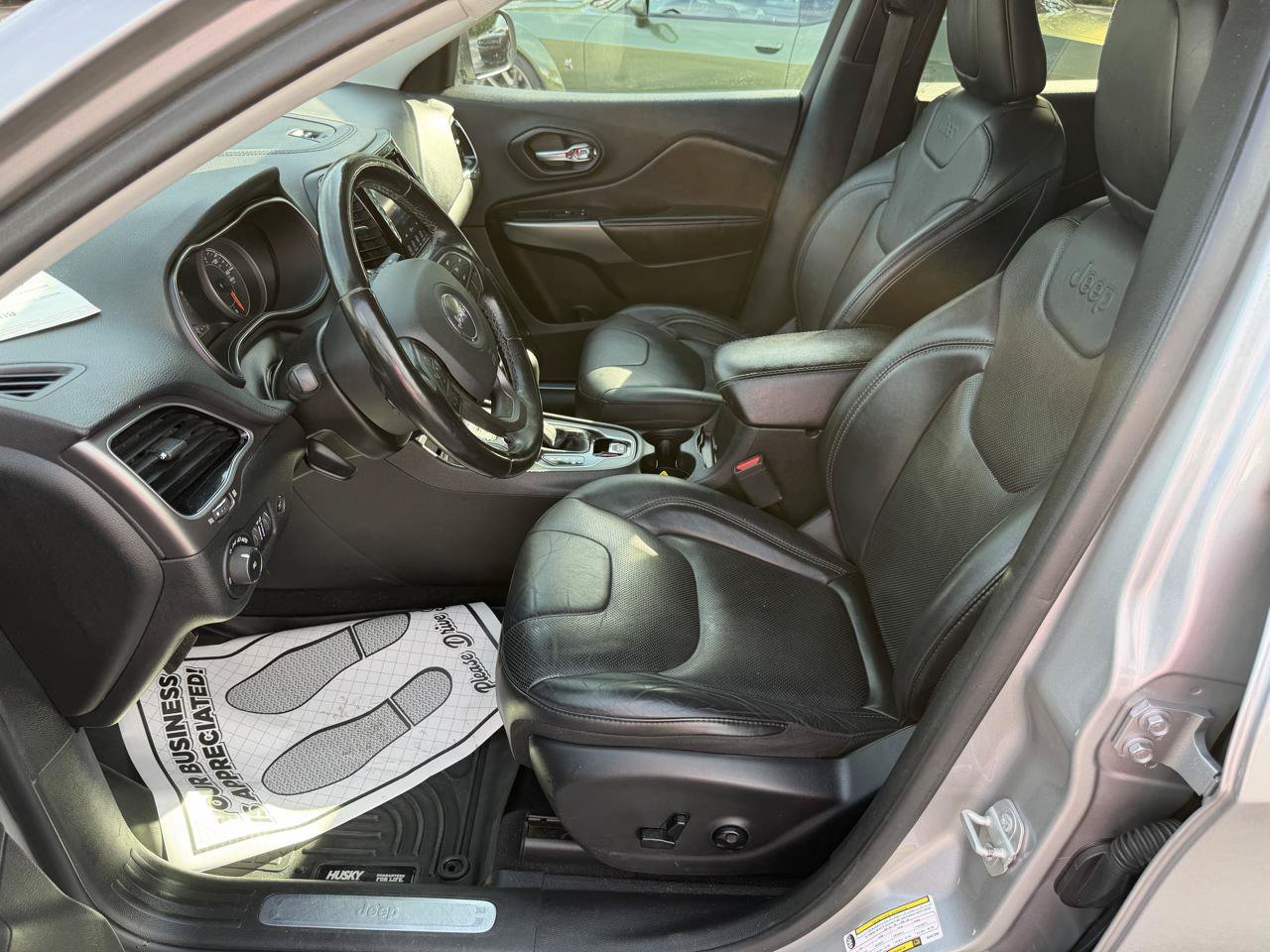 Used 2019 Jeep Cherokee Limited AWD/4WD image 11