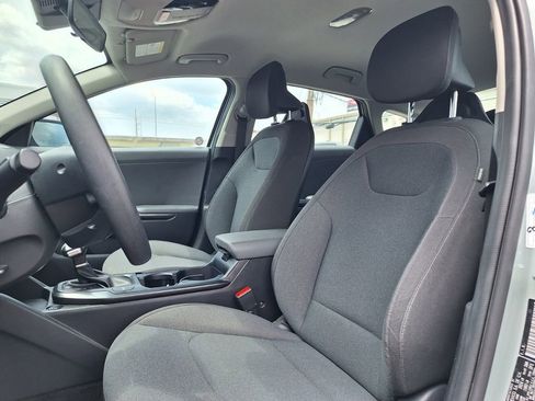 Used 2025 Kia K4 FWD image 21