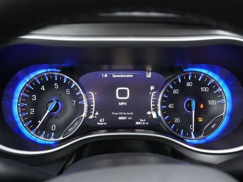 Certified 2024 Chrysler Pacifica Touring-L image 32