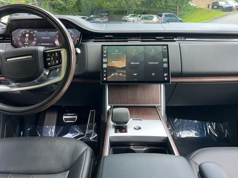 Used 2024 Land Rover Range Rover Long Wheelbase Autobiography image 18