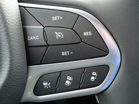 New 2026 Chrysler Pacifica Select image 16