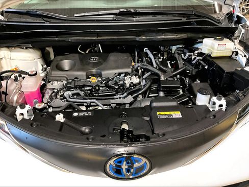 Used 2025 Toyota Sienna LE image 30