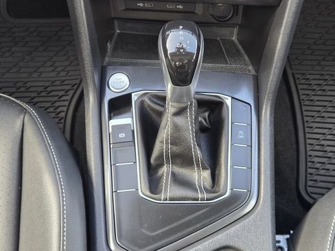 Certified 2023 Volkswagen Tiguan SE w/ Panoramic Sunroof Package FWD image 18
