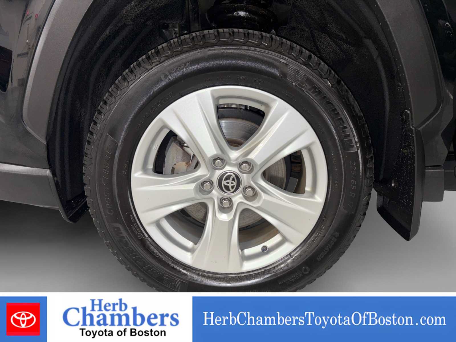 Used 2021 Toyota RAV4 XLE w/ Convenience Package AWD/4WD image 9
