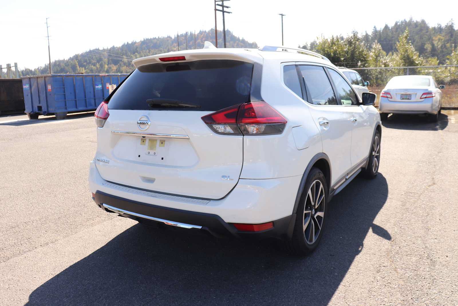Used 2018 Nissan Rogue SL w/ Premium Package FWD image 5