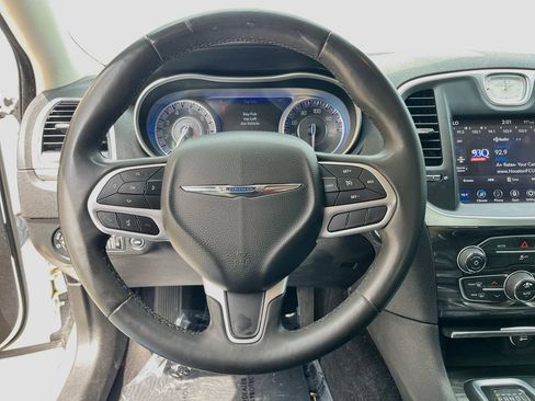 Used 2022 Chrysler 300 Touring w/ Sport Appearance Package RWD image 11