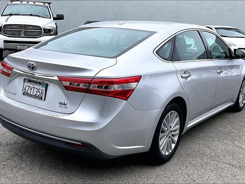 Used 2013 Toyota Avalon XLE Touring w/ Preferred Accessory Package FWD image 4