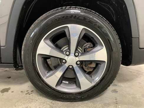 Used 2019 Jeep Cherokee Limited AWD/4WD image 13