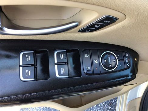 Used 2015 Kia Sedona SX FWD image 20